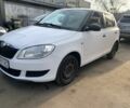 Белый Шкода Фабия, объемом двигателя 1.4 л и пробегом 226 тыс. км за 3200 $, фото 1 на Automoto.ua