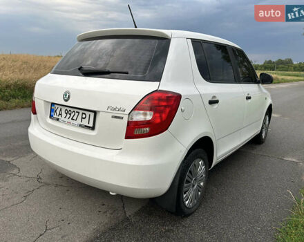 Белый Шкода Фабия, объемом двигателя 1.39 л и пробегом 220 тыс. км за 4850 $, фото 2 на Automoto.ua