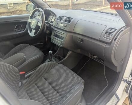 Белый Шкода Фабия, объемом двигателя 1.4 л и пробегом 155 тыс. км за 7950 $, фото 31 на Automoto.ua
