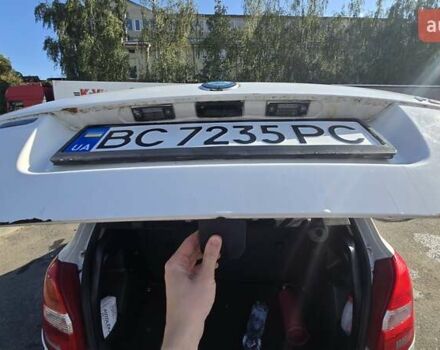 Белый Шкода Фабия, объемом двигателя 1.2 л и пробегом 102 тыс. км за 4700 $, фото 13 на Automoto.ua