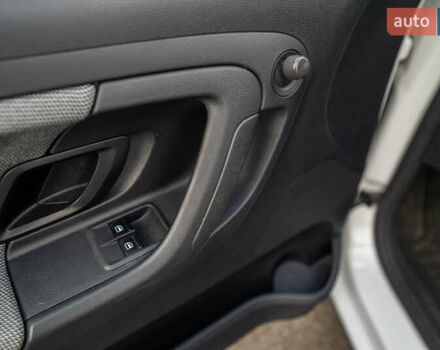 Білий Шкода Фабія, об'ємом двигуна 1.39 л та пробігом 286 тис. км за 4500 $, фото 16 на Automoto.ua