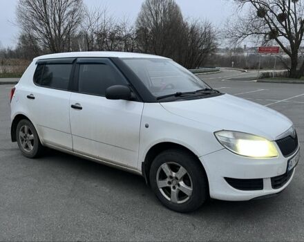 Белый Шкода Фабия, объемом двигателя 1.2 л и пробегом 175 тыс. км за 4300 $, фото 1 на Automoto.ua