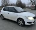 Белый Шкода Фабия, объемом двигателя 1.2 л и пробегом 175 тыс. км за 4300 $, фото 1 на Automoto.ua