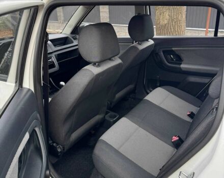 Белый Шкода Фабия, объемом двигателя 1.4 л и пробегом 283 тыс. км за 4700 $, фото 5 на Automoto.ua