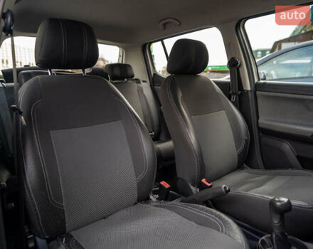 Білий Шкода Фабія, об'ємом двигуна 1.39 л та пробігом 286 тис. км за 4500 $, фото 22 на Automoto.ua