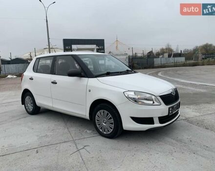 Белый Шкода Фабия, объемом двигателя 1.39 л и пробегом 230 тыс. км за 3698 $, фото 7 на Automoto.ua