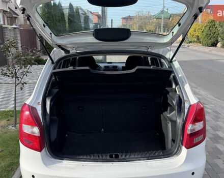 Белый Шкода Фабия, объемом двигателя 1.6 л и пробегом 260 тыс. км за 5150 $, фото 3 на Automoto.ua