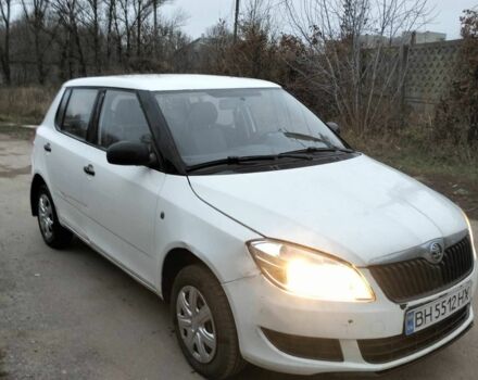 Белый Шкода Фабия, объемом двигателя 1.2 л и пробегом 200 тыс. км за 3750 $, фото 1 на Automoto.ua