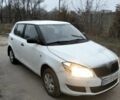 Белый Шкода Фабия, объемом двигателя 1.2 л и пробегом 200 тыс. км за 3750 $, фото 1 на Automoto.ua