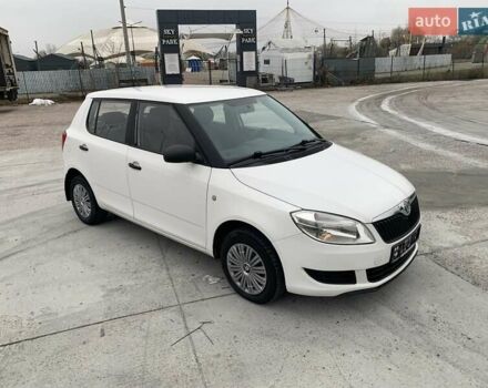 Белый Шкода Фабия, объемом двигателя 1.39 л и пробегом 230 тыс. км за 3698 $, фото 31 на Automoto.ua