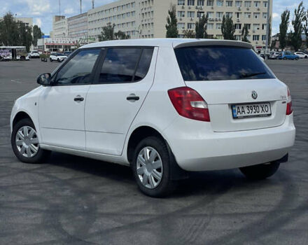 Белый Шкода Фабия, объемом двигателя 1.39 л и пробегом 242 тыс. км за 3850 $, фото 5 на Automoto.ua