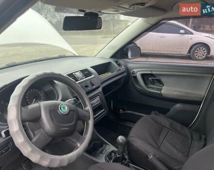 Белый Шкода Фабия, объемом двигателя 1.39 л и пробегом 188 тыс. км за 4999 $, фото 18 на Automoto.ua