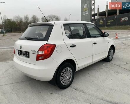 Белый Шкода Фабия, объемом двигателя 1.39 л и пробегом 230 тыс. км за 3698 $, фото 14 на Automoto.ua