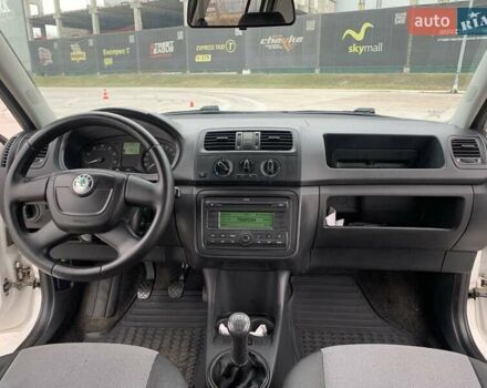 Белый Шкода Фабия, объемом двигателя 1.39 л и пробегом 230 тыс. км за 3698 $, фото 36 на Automoto.ua