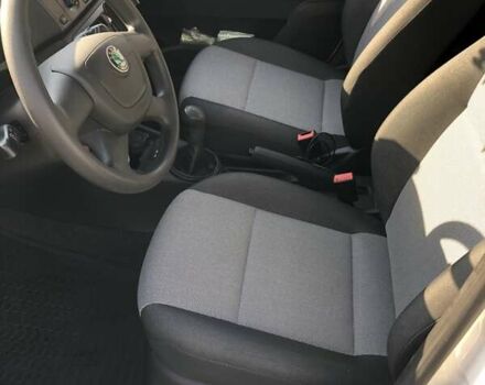 Белый Шкода Фабия, объемом двигателя 1.2 л и пробегом 25 тыс. км за 6200 $, фото 12 на Automoto.ua