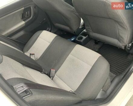 Белый Шкода Фабия, объемом двигателя 1.39 л и пробегом 230 тыс. км за 3698 $, фото 55 на Automoto.ua