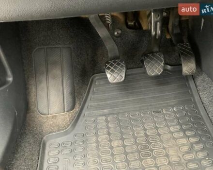 Белый Шкода Фабия, объемом двигателя 1.39 л и пробегом 230 тыс. км за 3698 $, фото 40 на Automoto.ua