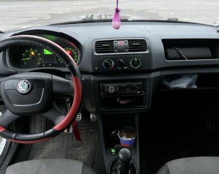 Белый Шкода Фабия, объемом двигателя 1.2 л и пробегом 175 тыс. км за 4300 $, фото 7 на Automoto.ua