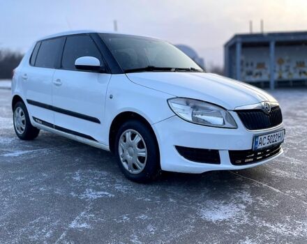 Белый Шкода Фабия, объемом двигателя 1.4 л и пробегом 0 тыс. км за 4708 $, фото 1 на Automoto.ua