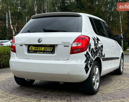 Шкода Фабия 2011 в Львове на Automoto.ua Белый Шкода Фабия, объемом двигателя 1.2 л и пробегом 102 тыс. км за 5500 $, фото 6 на Automoto.ua