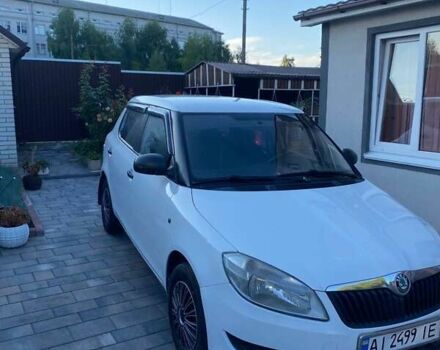 Білий Шкода Фабія, об'ємом двигуна 1.39 л та пробігом 326 тис. км за 4850 $, фото 1 на Automoto.ua