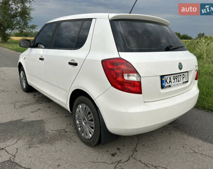 Белый Шкода Фабия, объемом двигателя 1.39 л и пробегом 220 тыс. км за 4850 $, фото 3 на Automoto.ua