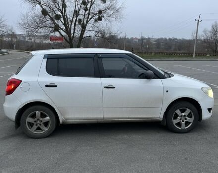 Белый Шкода Фабия, объемом двигателя 1.2 л и пробегом 175 тыс. км за 4300 $, фото 2 на Automoto.ua