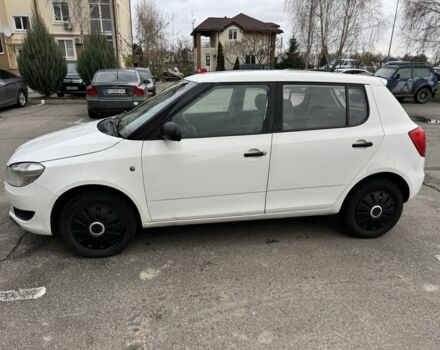 Белый Шкода Фабия, объемом двигателя 1.4 л и пробегом 330 тыс. км за 4000 $, фото 3 на Automoto.ua