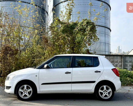 Шкода Фабия 2011 в Киеве на Automoto.ua Белый Шкода Фабия, объемом двигателя 1.2 л и пробегом 235 тыс. км за 4600 $, фото 2 на Automoto.ua