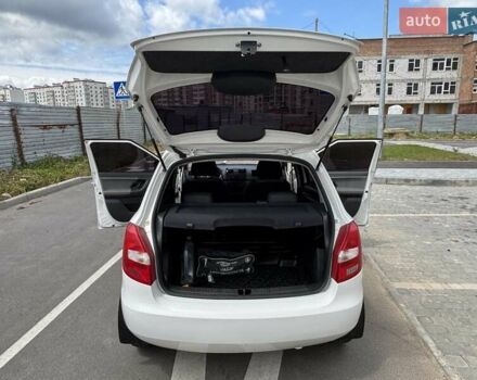 Шкода Фабия 2011 в Виннице на Automoto.ua Белый Шкода Фабия, объемом двигателя 1.2 л и пробегом 230 тыс. км за 4800 $, фото 6 на Automoto.ua
