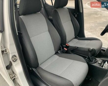 Белый Шкода Фабия, объемом двигателя 1.39 л и пробегом 230 тыс. км за 3698 $, фото 39 на Automoto.ua