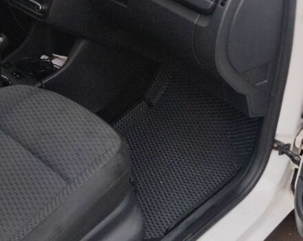 Білий Шкода Фабія, об'ємом двигуна 1.4 л та пробігом 200 тис. км за 5500 $, фото 7 на Automoto.ua