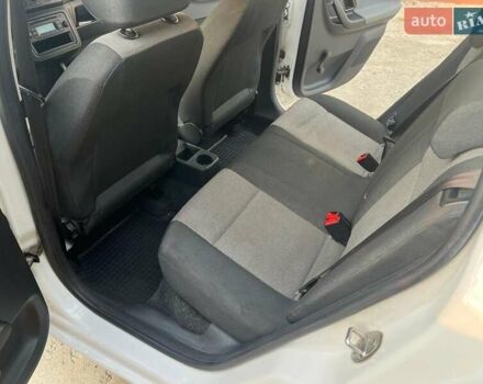 Білий Шкода Фабія, об'ємом двигуна 1.2 л та пробігом 230 тис. км за 4800 $, фото 3 на Automoto.ua