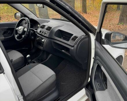 Белый Шкода Фабия, объемом двигателя 1.4 л и пробегом 283 тыс. км за 4700 $, фото 7 на Automoto.ua