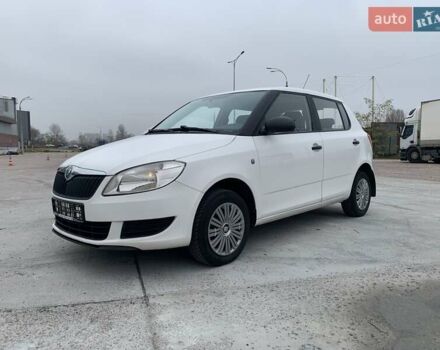 Белый Шкода Фабия, объемом двигателя 1.39 л и пробегом 230 тыс. км за 3698 $, фото 3 на Automoto.ua