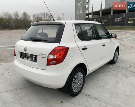 Белый Шкода Фабия, объемом двигателя 1.39 л и пробегом 230 тыс. км за 3698 $, фото 10 на Automoto.ua