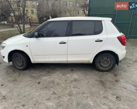 Шкода Фабия 2011 в Краматорске на Automoto.ua Белый Шкода Фабия, объемом двигателя 1.39 л и пробегом 221 тыс. км за 4800 $, фото 3 на Automoto.ua