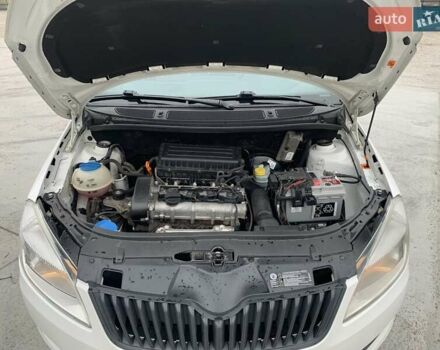 Белый Шкода Фабия, объемом двигателя 1.39 л и пробегом 230 тыс. км за 3698 $, фото 35 на Automoto.ua