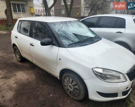 Белый Шкода Фабия, объемом двигателя 1.39 л и пробегом 239 тыс. км за 5250 $, фото 1 на Automoto.ua