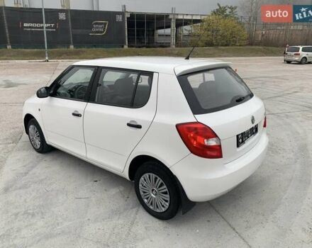 Белый Шкода Фабия, объемом двигателя 1.39 л и пробегом 230 тыс. км за 3698 $, фото 28 на Automoto.ua
