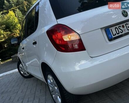 Белый Шкода Фабия, объемом двигателя 1.6 л и пробегом 207 тыс. км за 5590 $, фото 22 на Automoto.ua