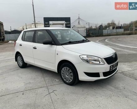 Белый Шкода Фабия, объемом двигателя 1.39 л и пробегом 230 тыс. км за 3698 $, фото 8 на Automoto.ua