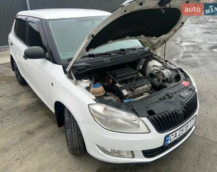 Белый Шкода Фабия, объемом двигателя 1.39 л и пробегом 188 тыс. км за 4999 $, фото 6 на Automoto.ua