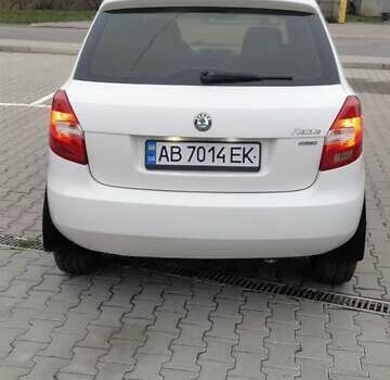 Белый Шкода Фабия, объемом двигателя 1.6 л и пробегом 274 тыс. км за 5500 $, фото 5 на Automoto.ua