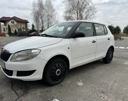 Белый Шкода Фабия, объемом двигателя 1.4 л и пробегом 330 тыс. км за 4000 $, фото 2 на Automoto.ua