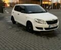 Белый Шкода Фабия, объемом двигателя 1.2 л и пробегом 233 тыс. км за 5000 $, фото 1 на Automoto.ua