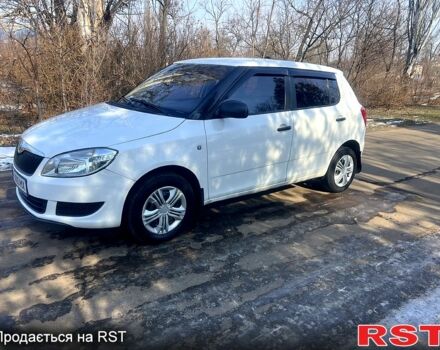 Белый Шкода Фабия, объемом двигателя 12 л и пробегом 230 тыс. км за 4999 $, фото 2 на Automoto.ua