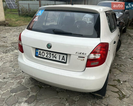 Белый Шкода Фабия, объемом двигателя 1.2 л и пробегом 260 тыс. км за 3500 $, фото 1 на Automoto.ua