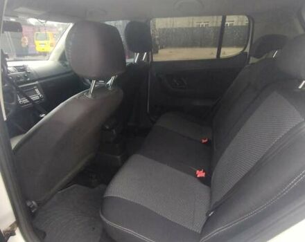 Белый Шкода Фабия, объемом двигателя 1.4 л и пробегом 359 тыс. км за 5600 $, фото 8 на Automoto.ua