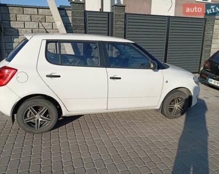 Белый Шкода Фабия, объемом двигателя 1.2 л и пробегом 157 тыс. км за 4000 $, фото 3 на Automoto.ua